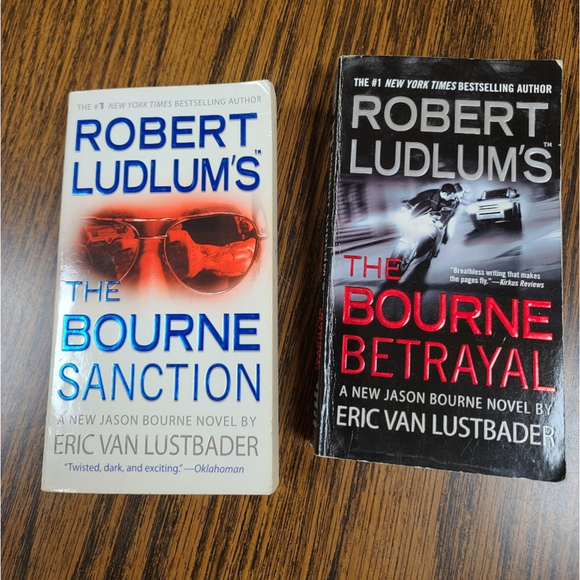 Robert Ludlum Paperback Set: Bourne Sanction & Bourne Betrayal - Picture 5 of 5